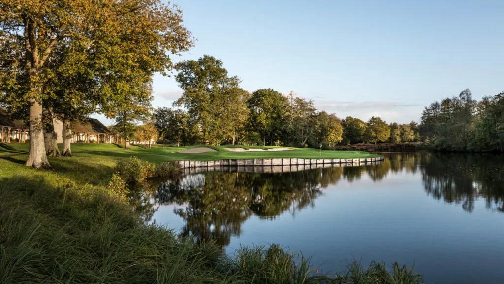 Vue aérienne d'un parcours du top 10 des plus beaux golfs de France